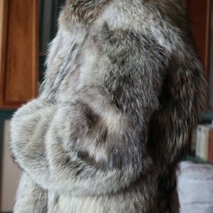 THICK FULL SKIN CANADIAN COYOTE COAT - Size 42 mens